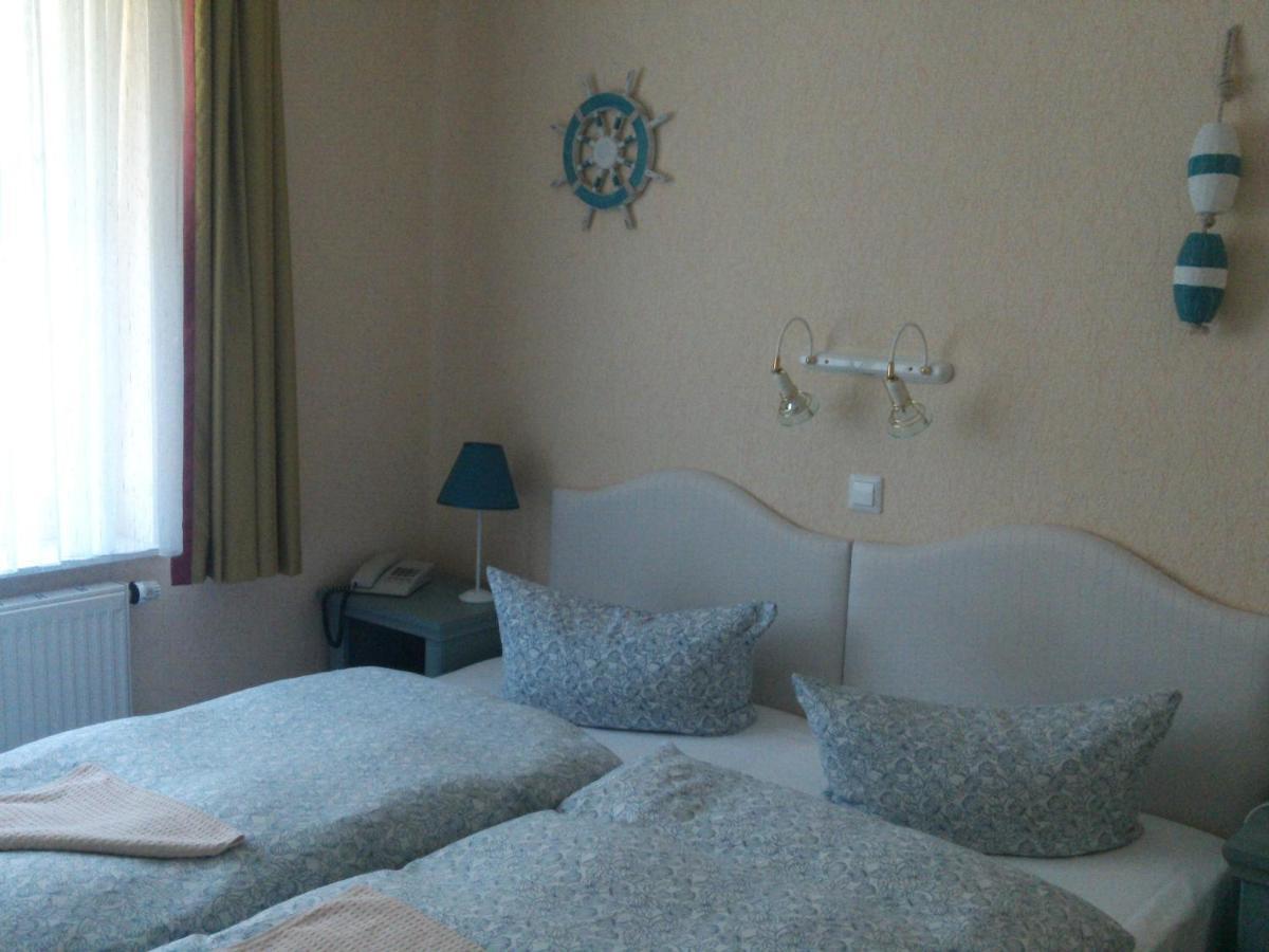 Landhotel Ostseetraum & Fewo Rostock Quarto foto